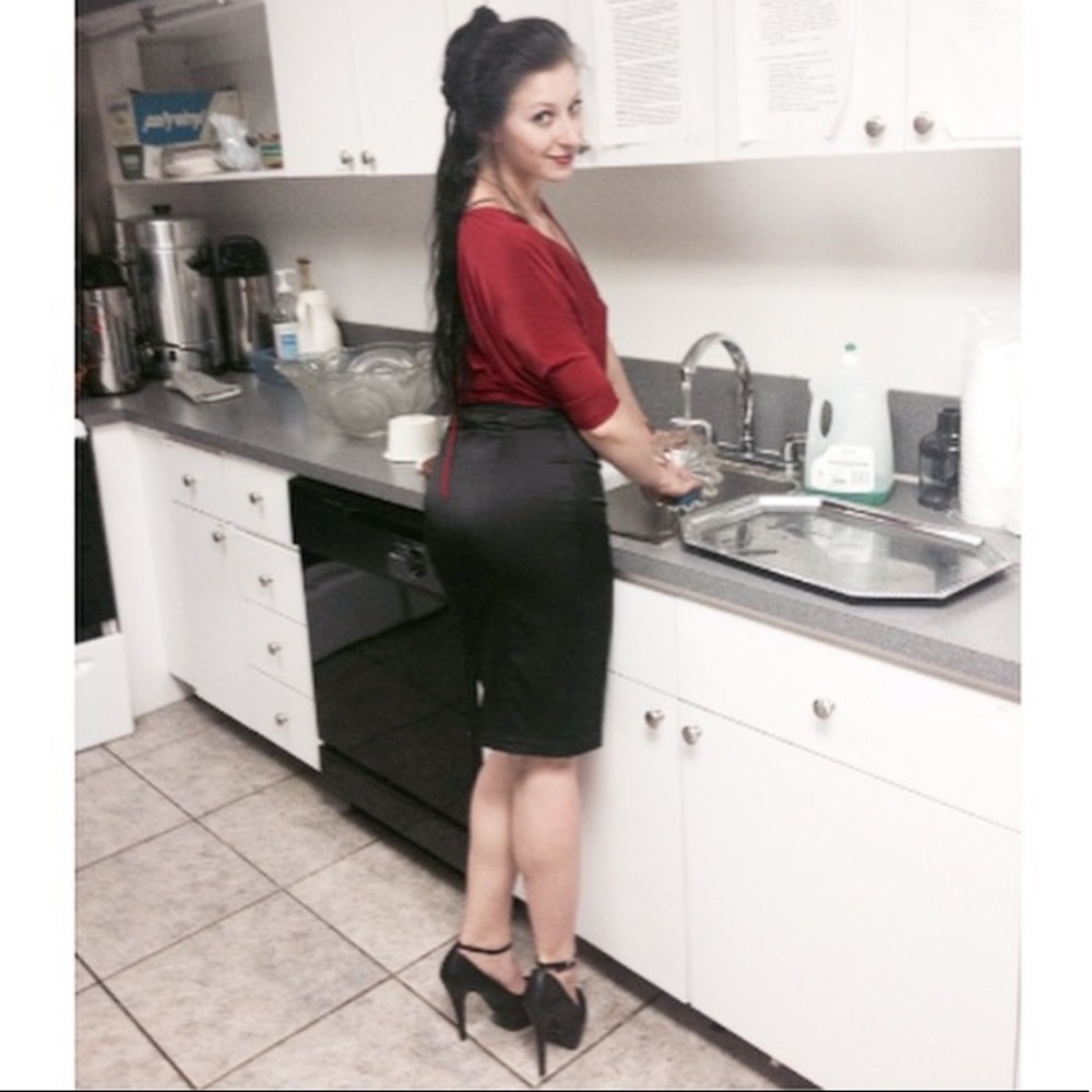 Silky pencil skirt black